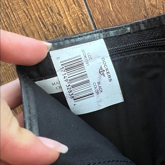 Dockers Black Leather Card Holder - Picture 7 of 7